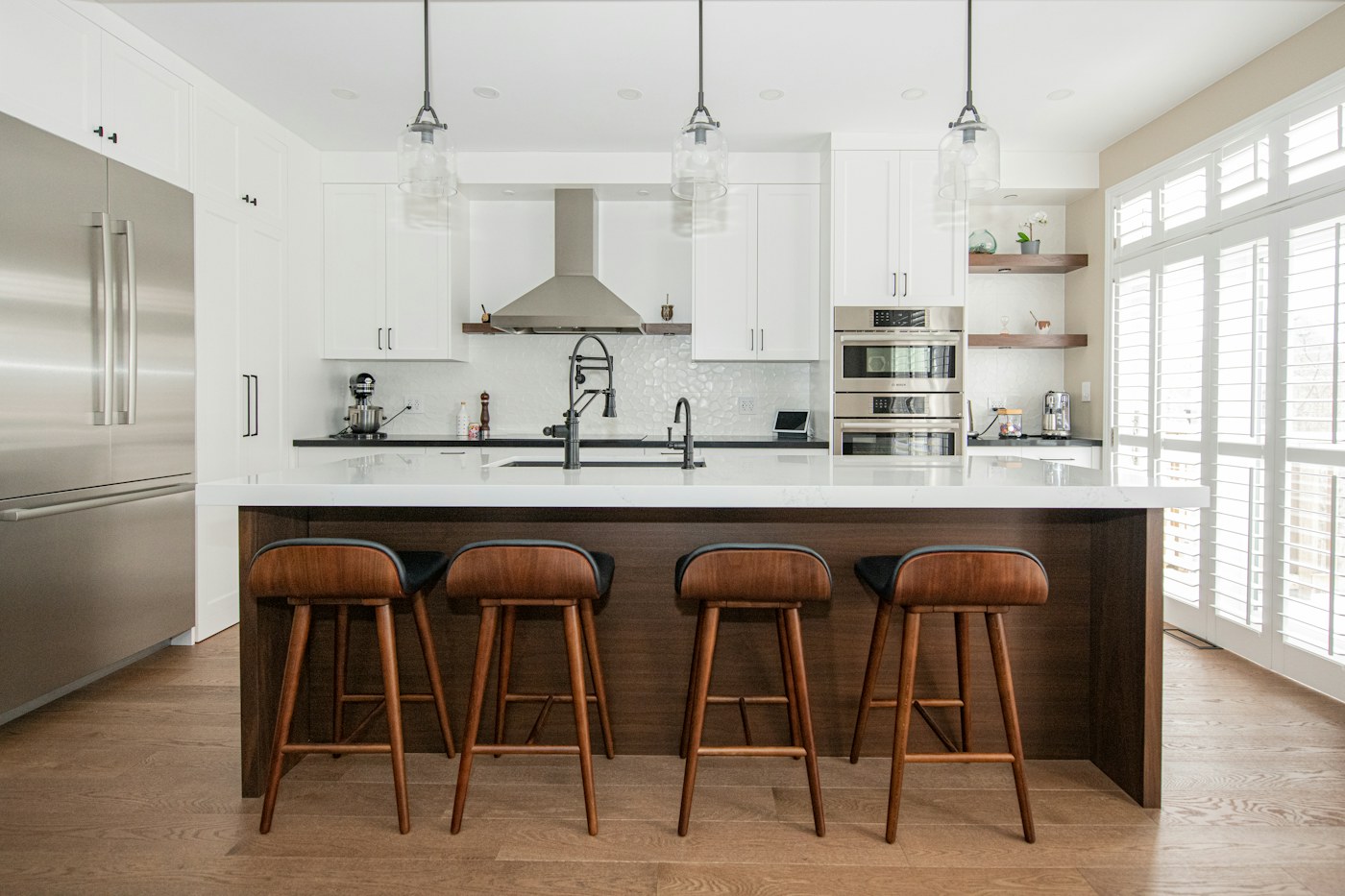 A spacious kitchen and dining island